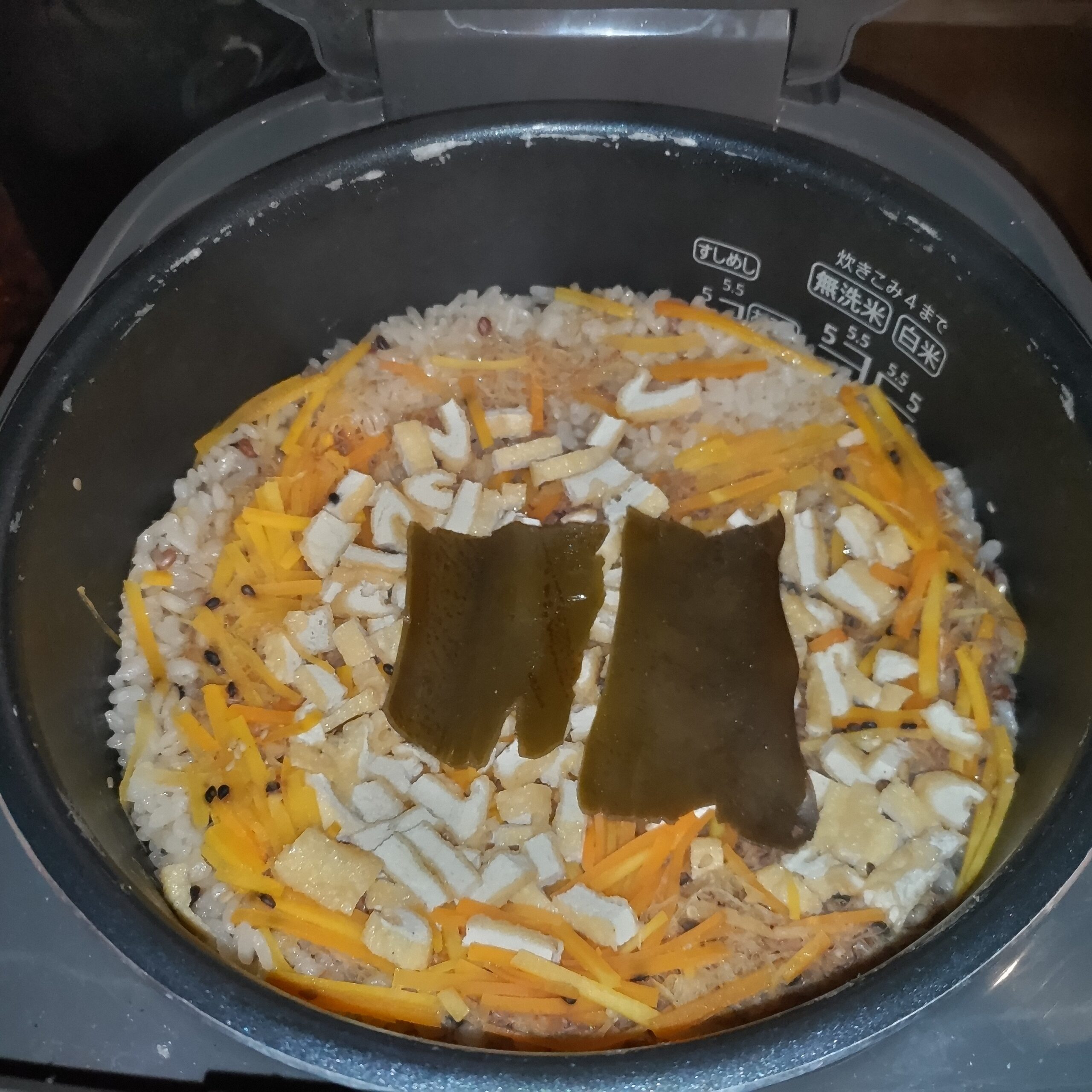 糸するめが余ったので炊き込みご飯にしたよ！
